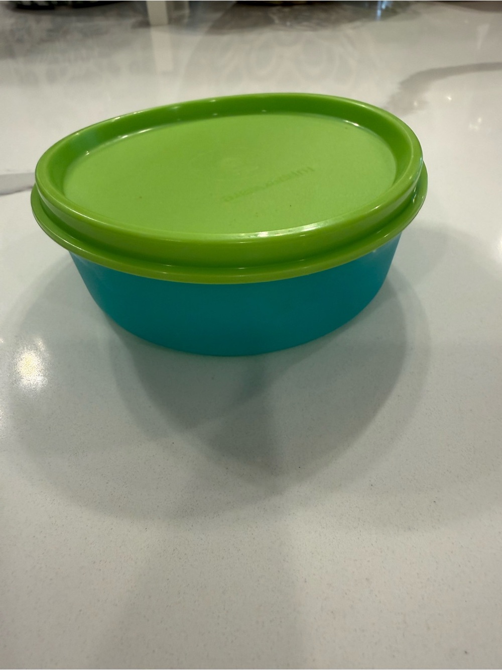 Tupperware Bright Green Lid with Teal Blue Bowl Food Storage Container. 1286-15